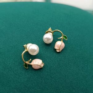 Our two in one earrings with pearl n tulip