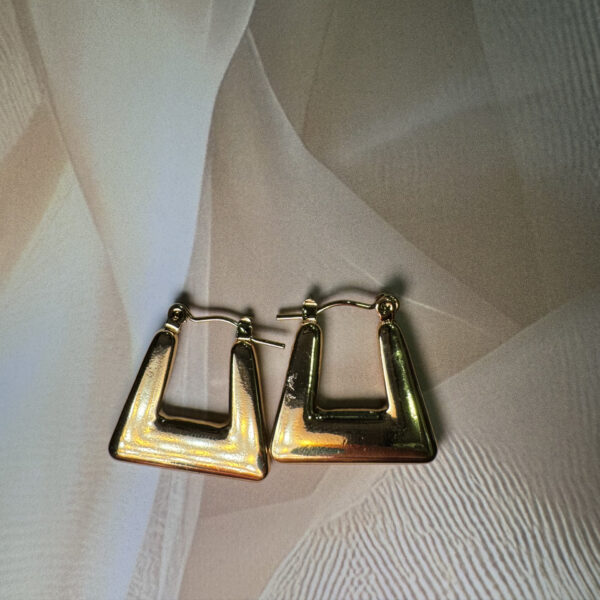 Classic gold plated earrings