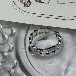 Pookie criss cross silver ring