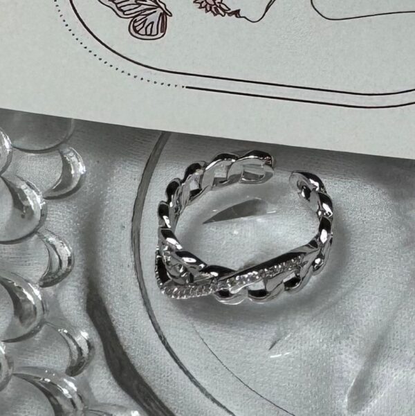 Pookie criss cross silver ring
