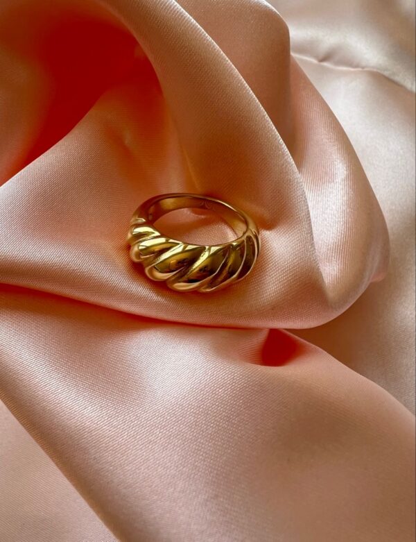 Croissant gold ring - Image 2
