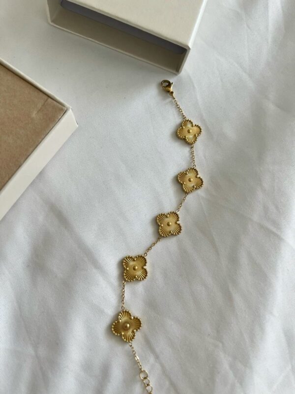 Gold clover bracelet