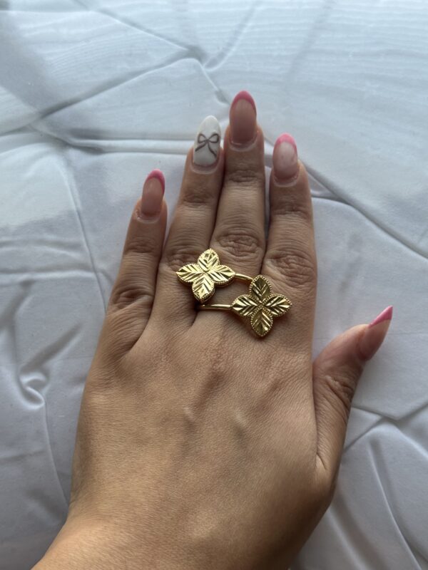 Clover double cross ring