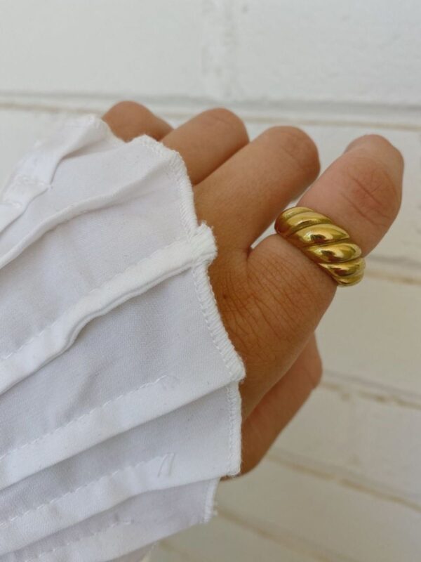 Croissant gold ring