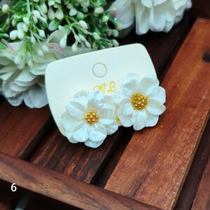 Flower pearl earrings